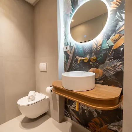 Nest By The Sea, Nilie Hospitality Mgmt 칼라네라