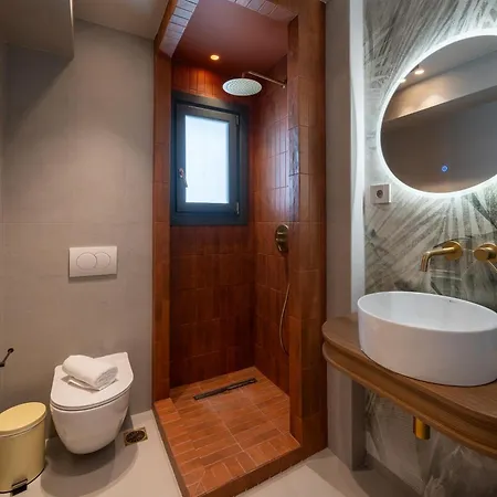 Nest By The Sea, Nilie Hospitality Mgmt 칼라네라